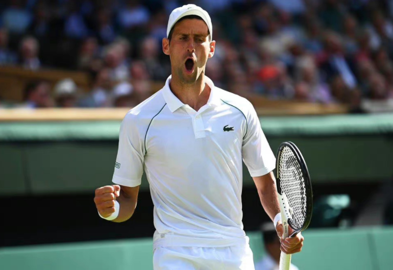 美国队观众热烈欢呼！，费德勒迎来十五赛季出色发挥再创辉煌时刻(费德勒网球比赛视频高清全场完整)