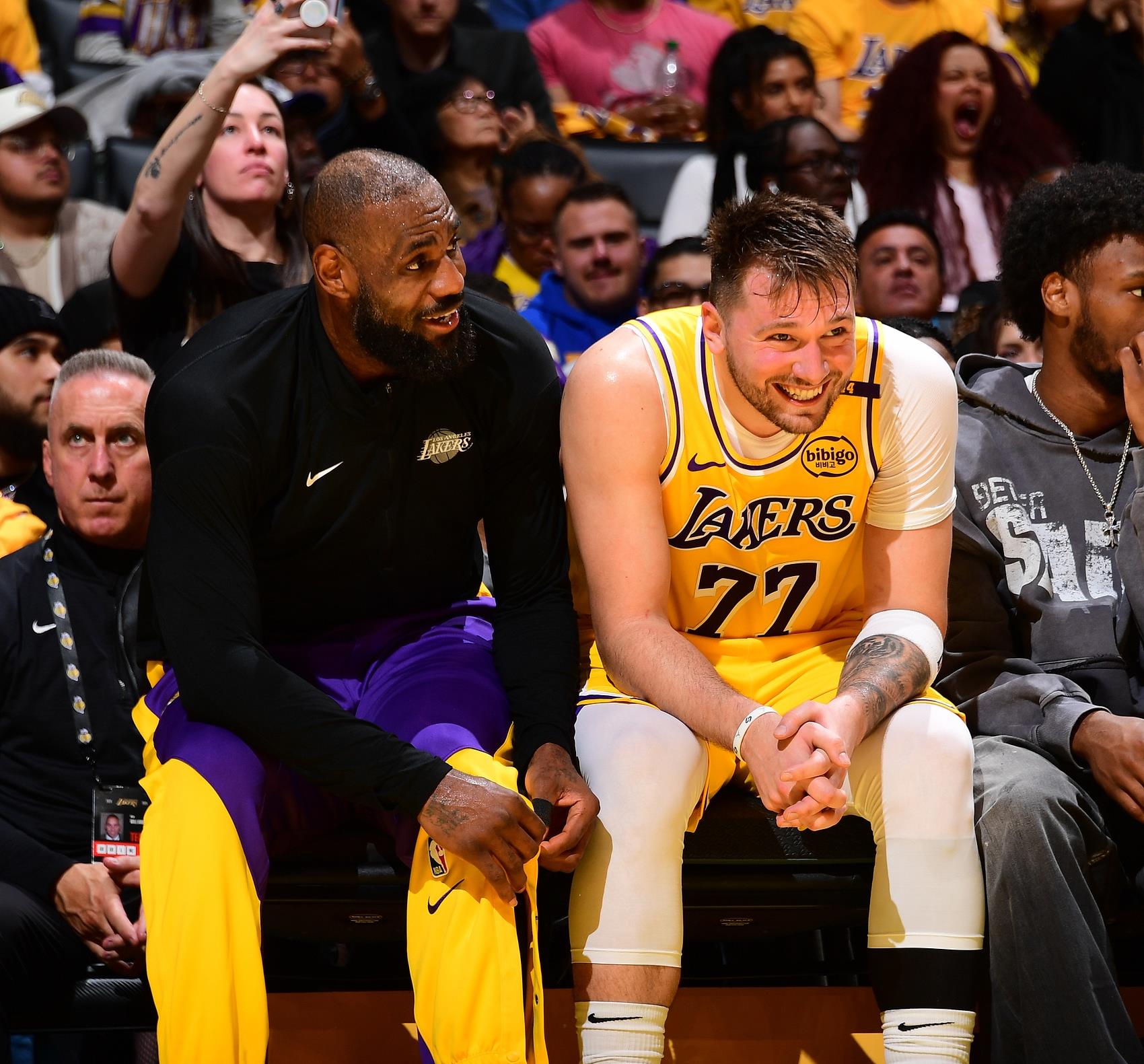 包含欧联倒计时，洛杉矶湖人今晨篮板制胜，细节引发关注，底气十足，赛程密集仍需轮换的词条