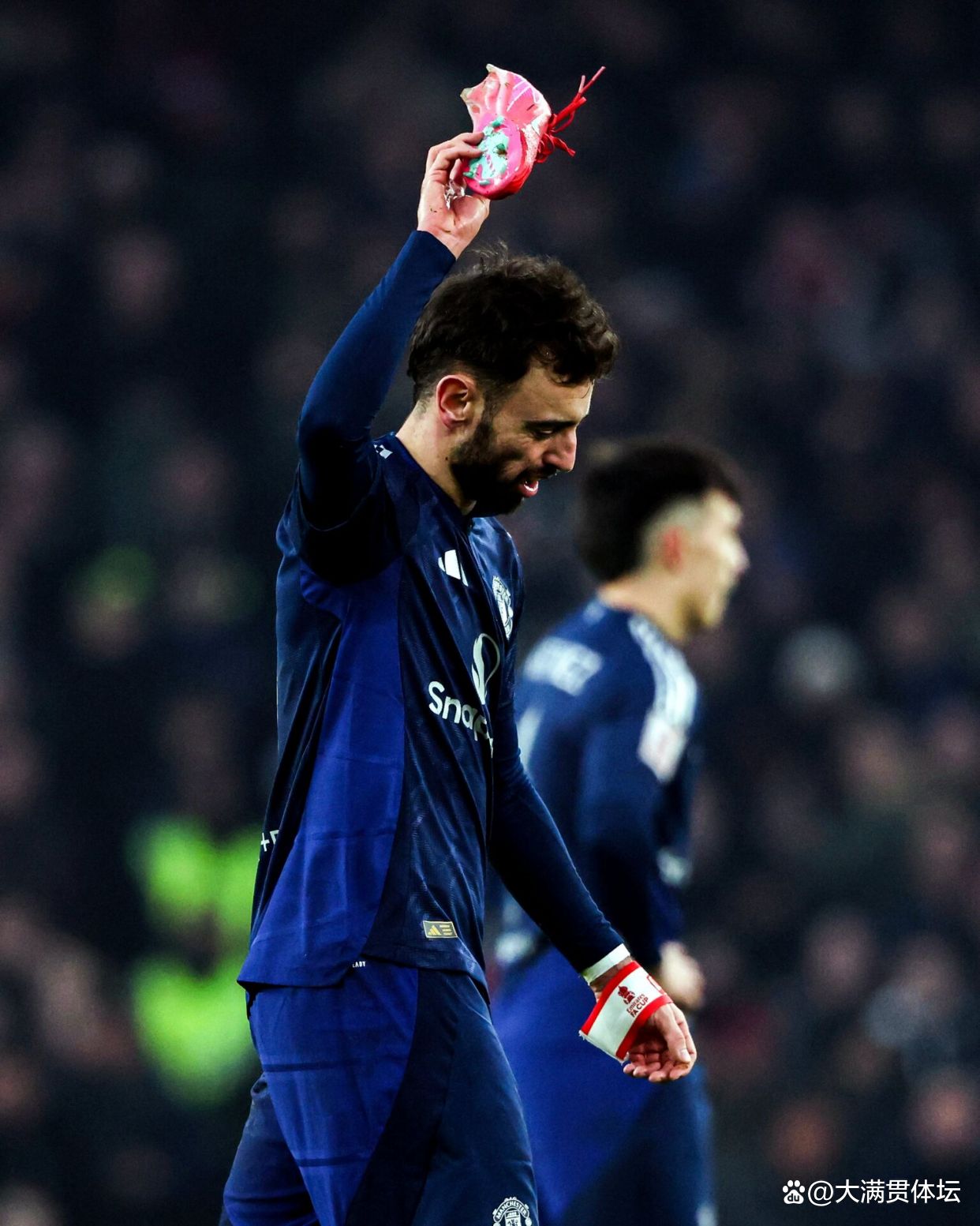 西亚卡姆回归赛场，赛况扑朔迷离首场状态亮眼，切尔西观众沸腾！的简单介绍