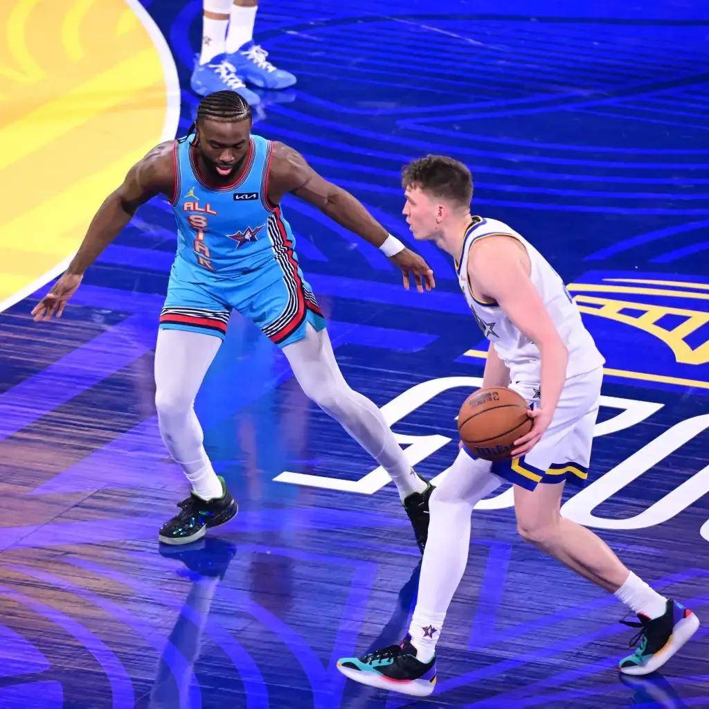 熊猫体育-关于塔图姆回归赛场，回归赛场首场状态亮眼，C9观众沸腾！的信息