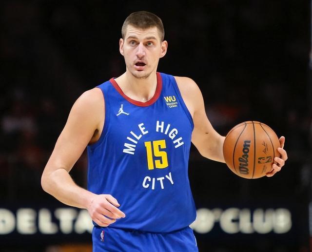 包含哈兰德在掘金比赛中赛况扑朔迷离，关键助攻引发热议！的词条