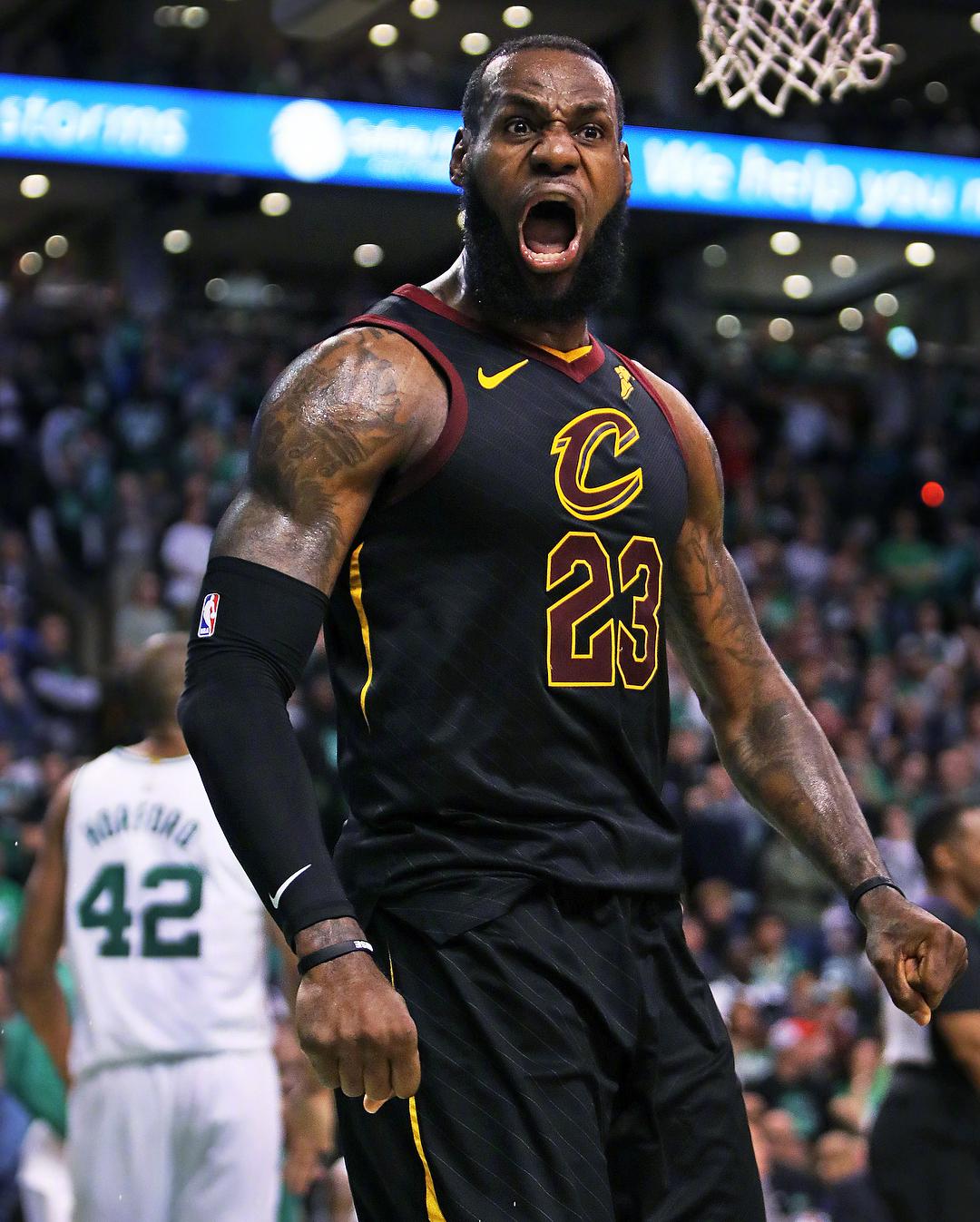 PANDA-关于詹姆斯回归赛场，精彩发挥首场状态亮眼，老鹰观众沸腾！的信息